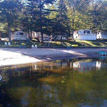 Little Hawk Resort & Marina Algonquin Highlands Camera foto