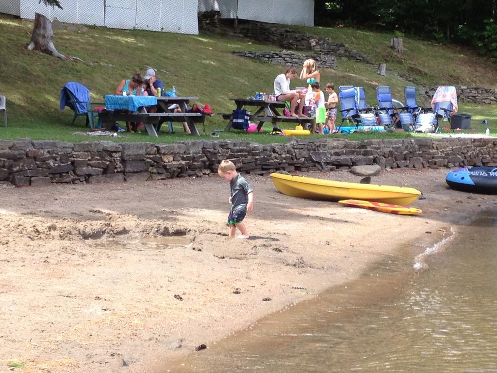 Little Hawk Resort & Marina Algonquin Highlands Esterno foto