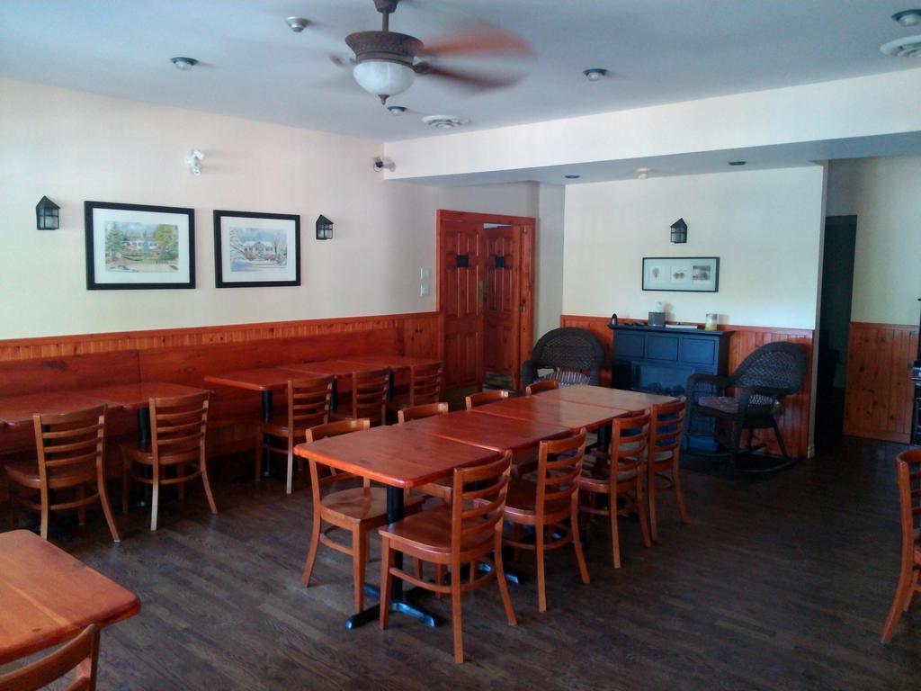 Little Hawk Resort & Marina Algonquin Highlands Esterno foto