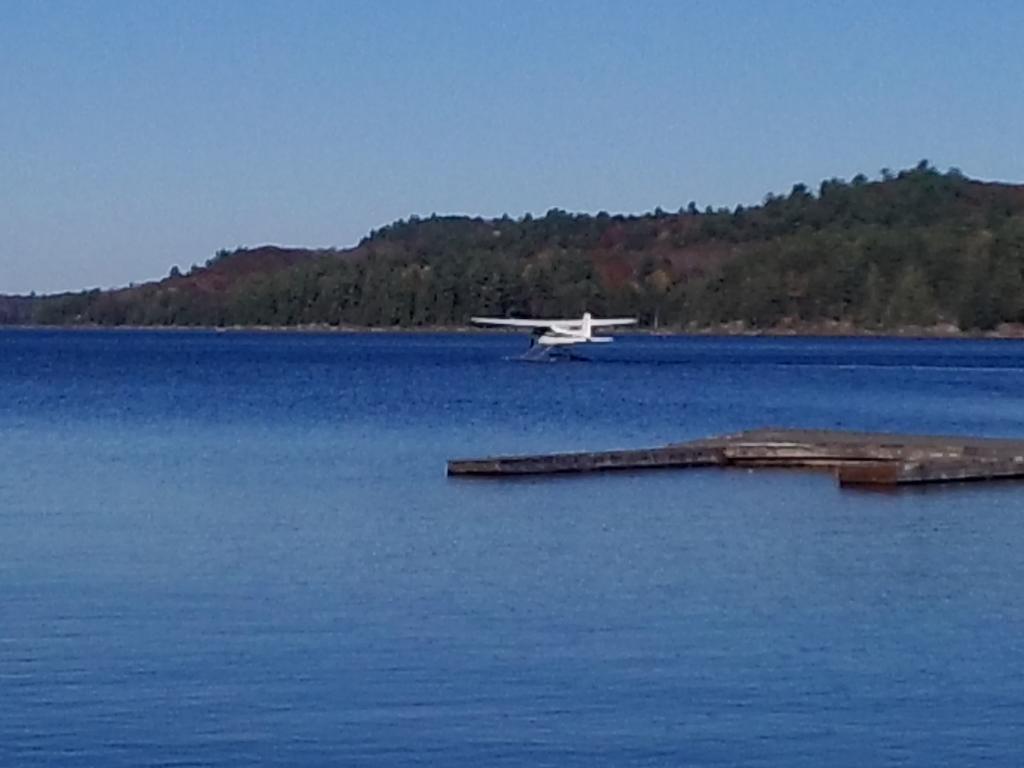 Little Hawk Resort & Marina Algonquin Highlands Esterno foto