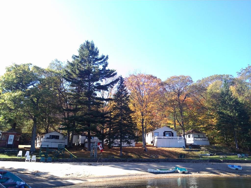Little Hawk Resort & Marina Algonquin Highlands Esterno foto