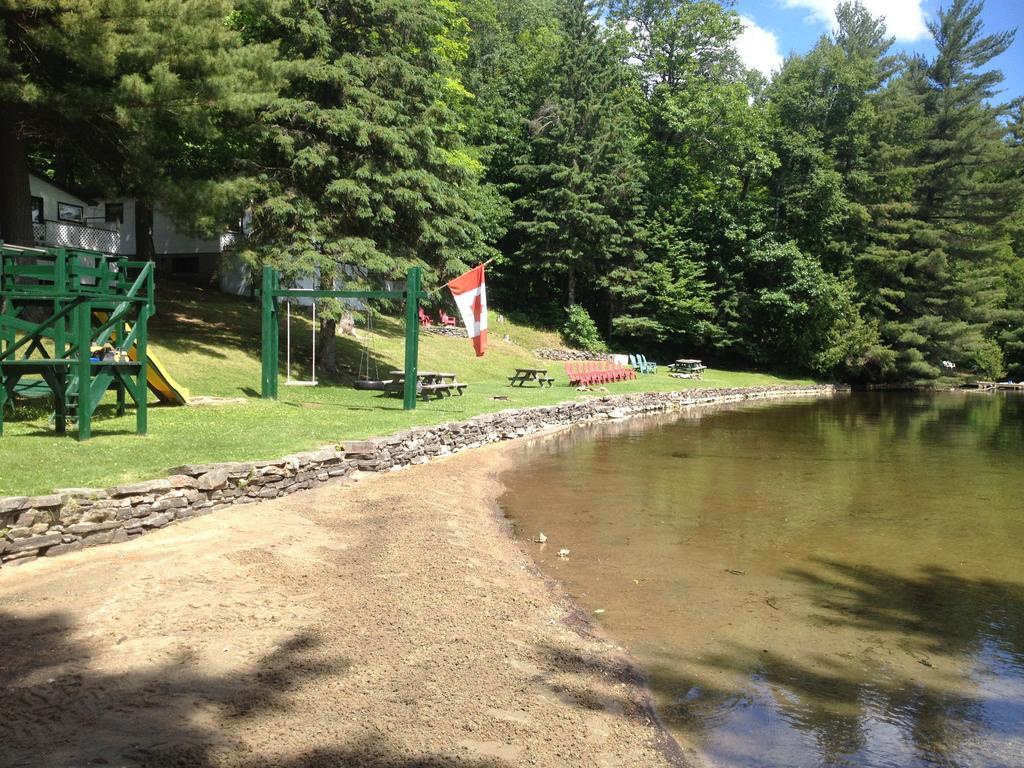 Little Hawk Resort & Marina Algonquin Highlands Esterno foto