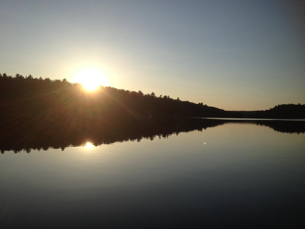 Little Hawk Resort & Marina Algonquin Highlands Esterno foto