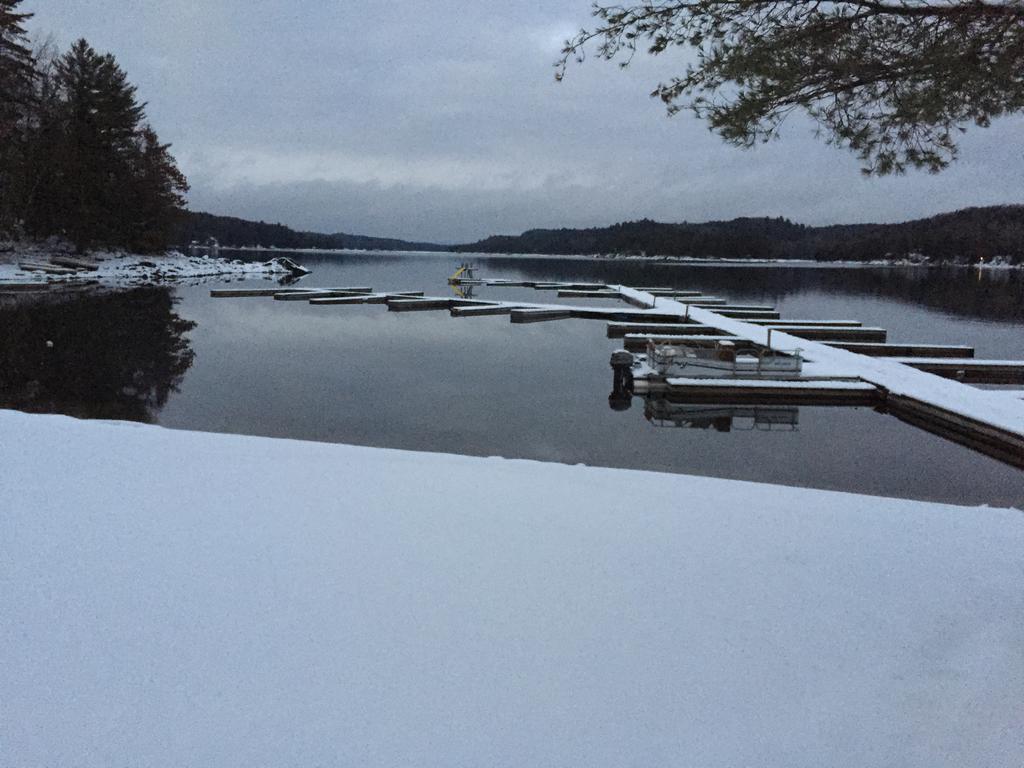 Little Hawk Resort & Marina Algonquin Highlands Esterno foto