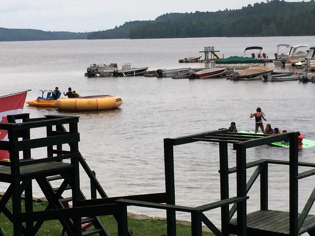 Little Hawk Resort & Marina Algonquin Highlands Esterno foto