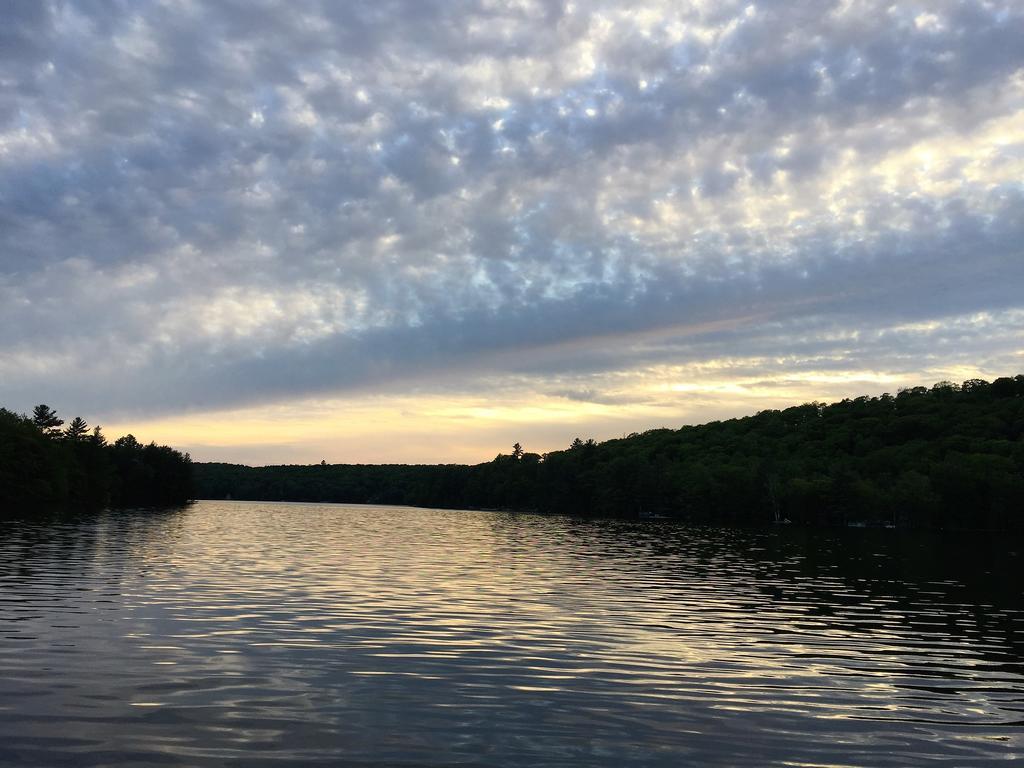 Little Hawk Resort & Marina Algonquin Highlands Esterno foto
