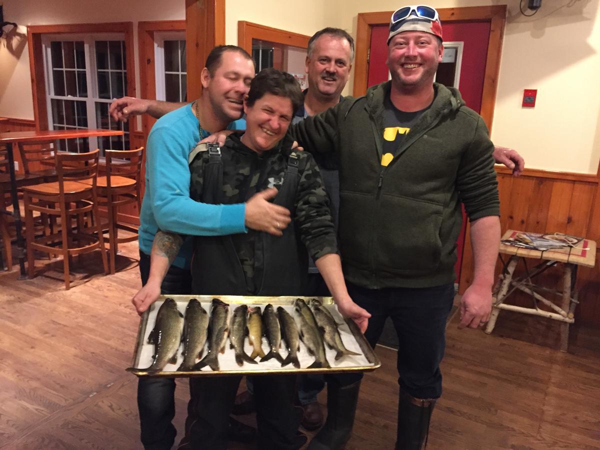 Little Hawk Resort & Marina Algonquin Highlands Esterno foto