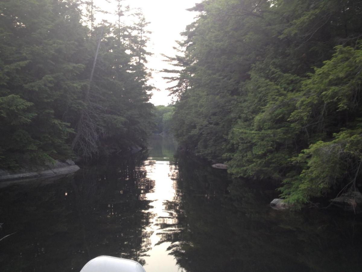 Little Hawk Resort & Marina Algonquin Highlands Esterno foto
